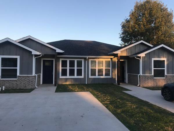 $1350.00 / 2br - 915ft2 - 2 Dormitorios 2 Baños con Cocina y Área de Estar63656599879939120