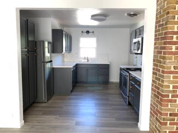 $1400.00 / 2br - 900ft2 - Renovated 2 bedroom63846719745025122