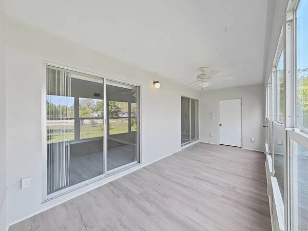 $124,000 / 2br - 890ft2 - Dunedin 2 BR/1 BA Condo – 55+ Douglas Arms – Piscina y salón social – $125K (Dunedin, FL)63980539163139123