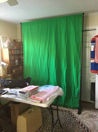 Adjustable Width Banner Stand With 6' X 9' Green Muslin Backdrop 1