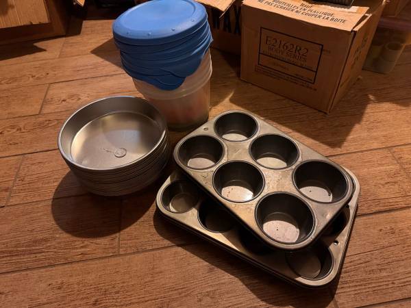 Candlemaking stuff (molds, wicks, pots, etc.) 1
