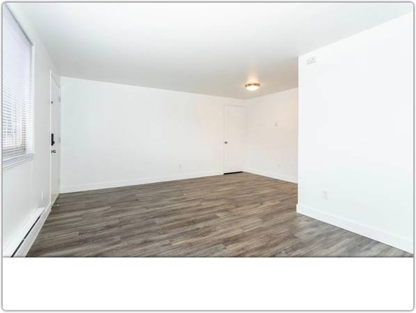 $1,695 / 2br - 810ft2 - We have the perfect 2 bed 1 bath for you and your pets! Tour today! (Shoreline)63688369405571121