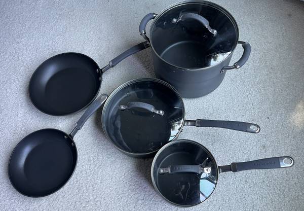KitchenAid 8-piece Cookware Set 1