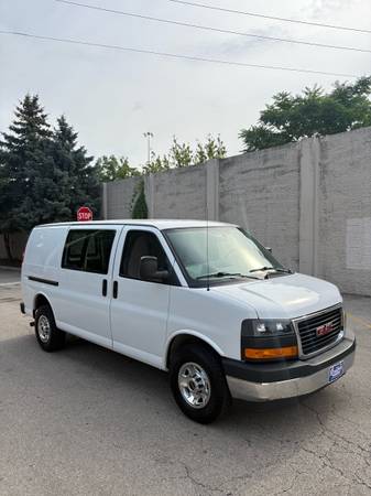 2017 GMC SAVANA 2500 - $12,800 (Schiller Park)63616772755587124
