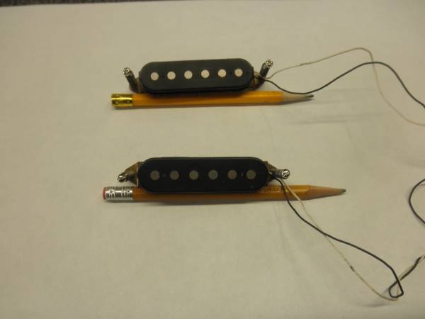 Vintage 2- Single coil pickups Guitar / black 1