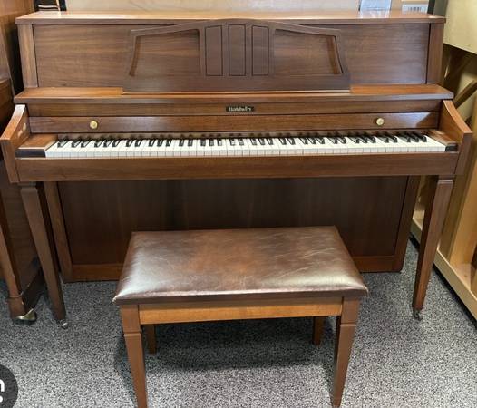 Baldwin Console piano(free tuning free del.) 1