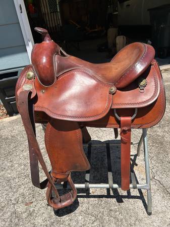 Crates Saddle 1