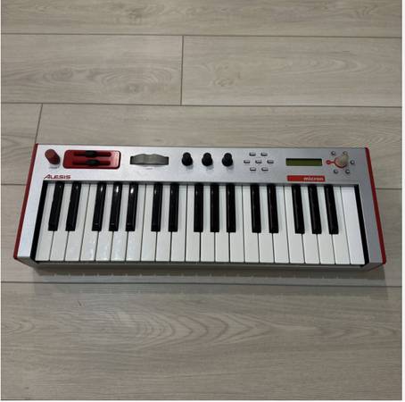 Alesis Micron Compact 37-key Analog Modeling Synthesizer 1