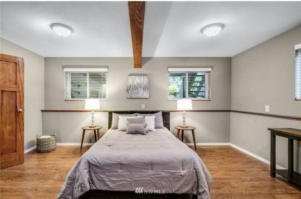 Huge room for rent with two closets for massive amount of storage 1