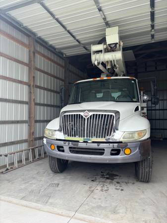 Camión grúa 4300 DT466 international - $15,000 (Franklin)63621991182083120
