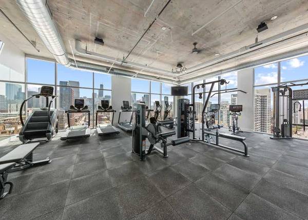 $2,338 / 1br - Terrific River North Convertible 1 Bedroom with In Unit Laundry! (River North)63918294340482123