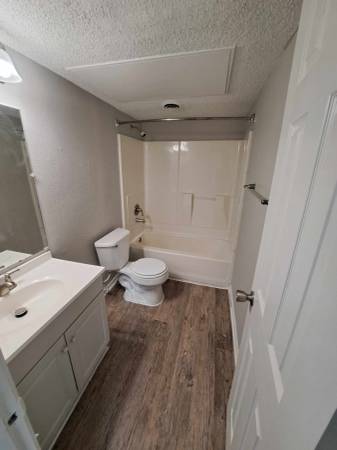 $1,220 / 2br - 979ft2 - 🌟 Broken Arrow Living – $400 Off + Top School Districts! (Broken Arrow)63982127990018120