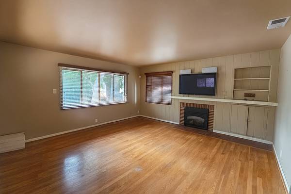 Looking For Housemate For Master Bedroom 1