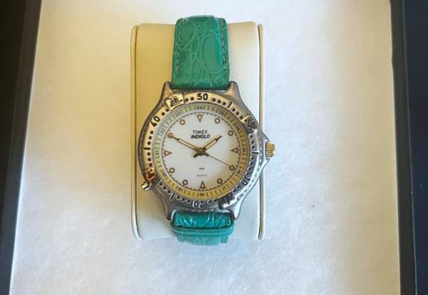 Timex Indiglo Water Resistant Unisex Wrist Watch. 1