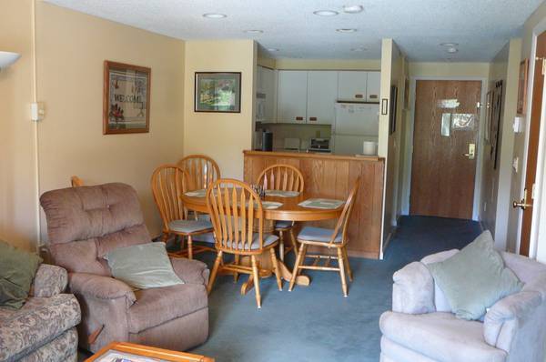 $130 / 2br - 900ft2 - Rivergreen Resort Condo Unit  w/pool  Weekends of Oct 17-19, Oct 24-26 (White Mountains - Lincoln, NH)63931655359235120