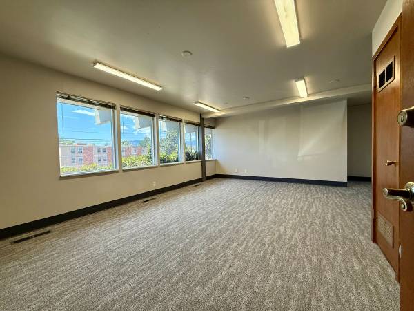 $1,350 / 797ft2 - renovated office space with secured parking (Central Colorado Springs)63687084206595122