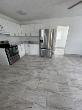 $2,195 / 2br - 1800ft2 - **OCTOBER PROMOTION $750.00 FOR THE FIRST MONTH $2,195.00 PER MONTH** (HOLLYWOOD)63906441893890120