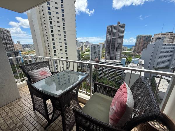 $2,350 / 1br - 681ft2 - Available 1 bed/1bath/1 prkng at Villa on Eaton Square (Honolulu)63939394907011120