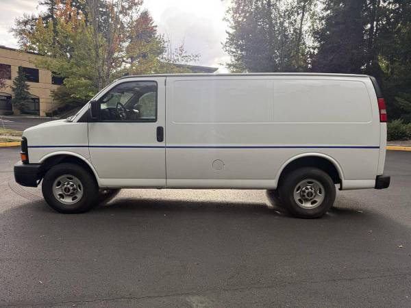 2016 GMC Savana 3500 - Photo 2