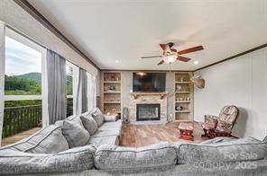 $376,000 / 4br - 2280ft2 - 208 Stillwater Springs Road (Burnsville)64029207387267121