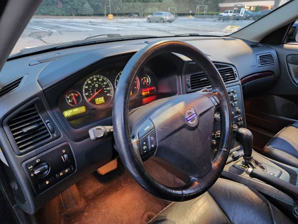2004 Volvo S60 2.5T AWD en condición impecable, automático y manual de 6 velocidades - $3.850 (Bedford, Lexington, Burlington, Concord)63469916337539124