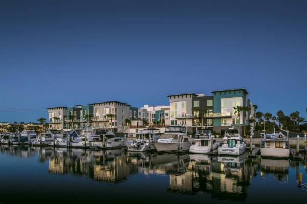 $4,400 / 2br - 1372ft2 - Lounge, Bike Storage, Storage Space, Wi-Fi (Oxnard, CA)63800403209475122