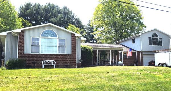 $365,000 - Spacious Home with in-ground pool! 1