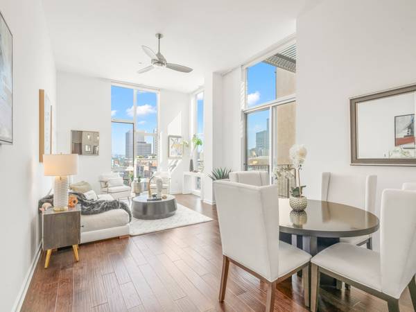 $3,000 / 1br - 862ft2 - Uptown Place Penthouse One Bed/One Bath (oakland downtown)63938630364675120
