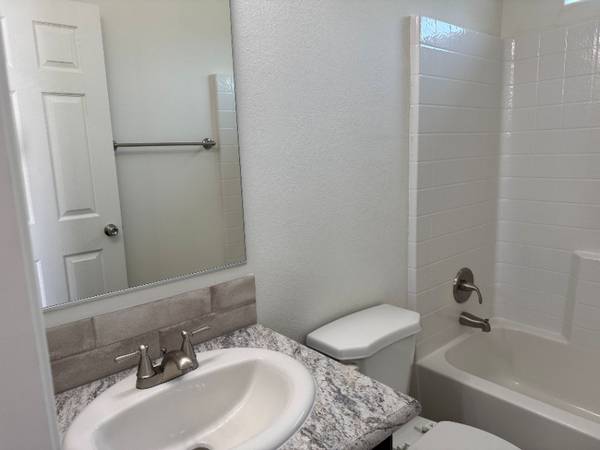 $2250.00 / 2br - 800ft2 - Casa en Granite Hills Conexiones para lavadora y secadora (Shadow Mountain)63663736636547123