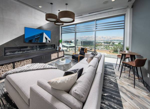 $3,600 / 1br - 736ft2 - Electronic Keyless Entry, Gaming Courtyard, Garage (san jose downtown)63687441256961120