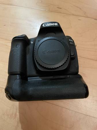 Canon EOS 80D Digital SLR Kit with EF-S 18-135mm f/3.5-5.6 OBO 1