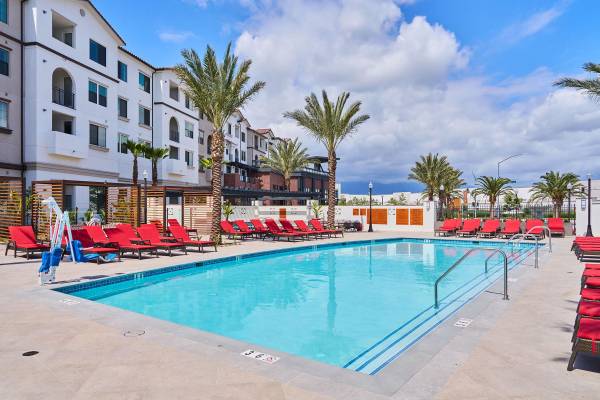 $2,249 / 1br - Designer Interiors: Double Vanities, Recessed Lights & Wine Cooler 🍾 (Ontario, CA)64028084350082122