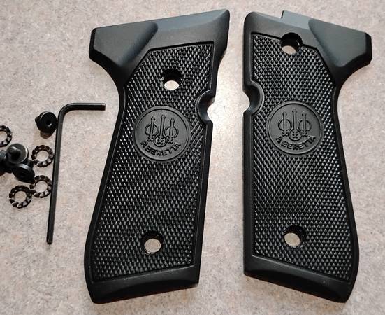 Beretta Grips 1