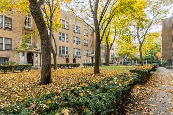 $1,450 / 1br - 900ft2 - One Bedroom/One Bath in Historic Building ~ Heat Included (Chicago)63899125855362120