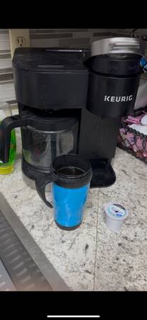 Keurig coffee maker with pot 1