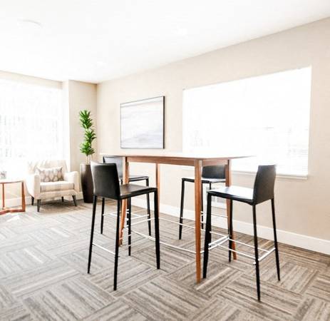 $2,037 / 2br - 915ft2 - Outdoor Pool & Spa, 2bd 1ba, Located in Kent (25102 62nd Avenue South, Kent, WA)63814735852547122