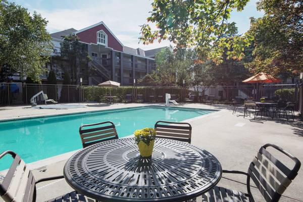 $1,650 / 2br - 716ft2 - Expansive Sundeck And Lounge, Storage Space, Kitchen (200 Skidmore Blvd, Gaithersburg, MD)63779418955907120