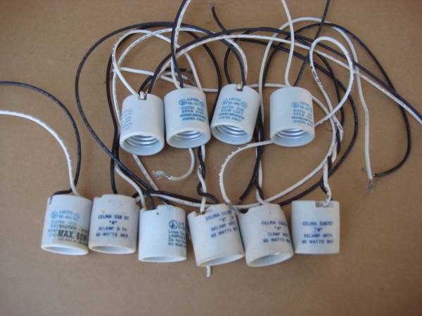 10 NEW MEDIUM CERAMIC LAMP HOLDERS 1