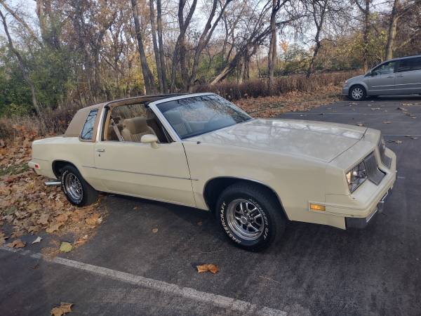 Oldsmobile Cutlass supreme - $11 (Chicago)63618850150915120
