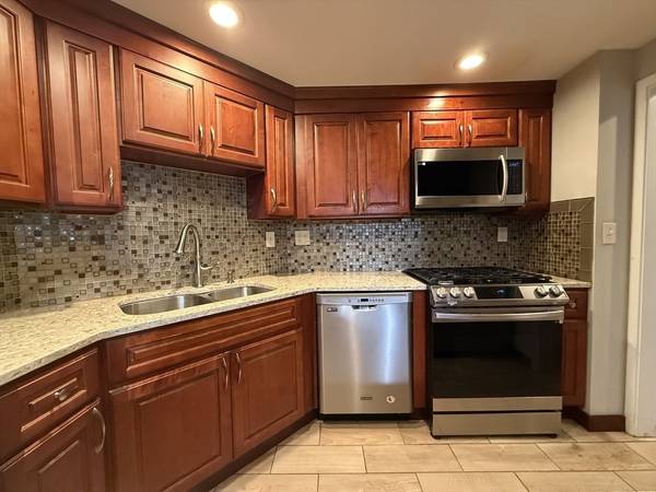 $3,300 / 2br - 1099ft2 - Spacious 2BA Condo w/ Pool & Parking - Brookline Vil. – Available Now (Brookline)64167983904258124