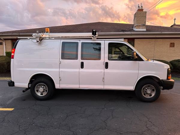 2010 Chevrolet Express 2500 - Photo 8
