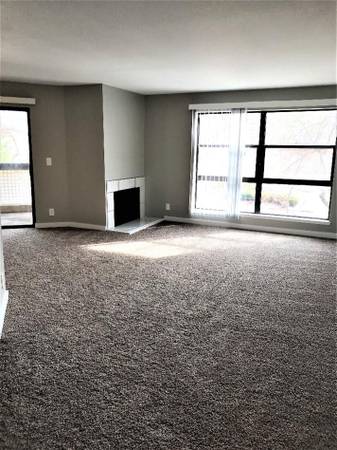 $1,286 / 1br - 697ft2 - Large windows with lots of light, Garbage disposal, Dishwasher (Lake Harbor)63794845922051124