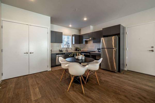 $1,910 / 2br - 912ft2 - Vida nocturna, compras cercanas, lavadora/secadora de tamaño completo (Wenatchee)63785407061377122