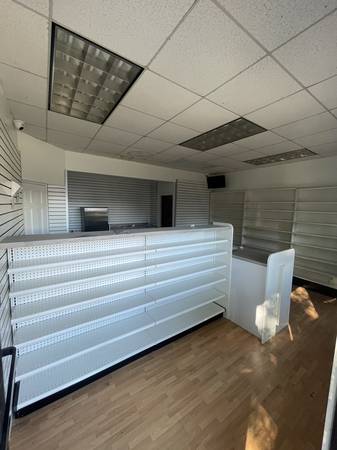 $1 / 800ft2 - $1,7oo TIENDA EN ALQUILER frente a P.S 91 🤩 (69st, Glendale)64141609846657122