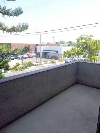 $3,250 / 1br - Amplio estilo de mediados de siglo con pisos de madera dura *Balcón privado (Miracle Mile)63871321525379124