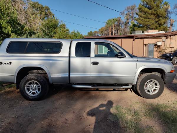 2004 Dodge Dakota 4wd  - 114,100 miles w/ camper shell - $7,900 (Phoenix)63469902711169121