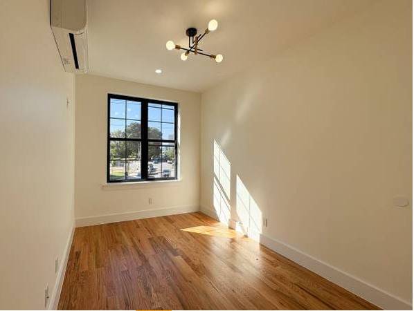 $1,180 / 2br - This bright and spacious 2-bedroom home offers comfort (West Hollywood)63701015652483122