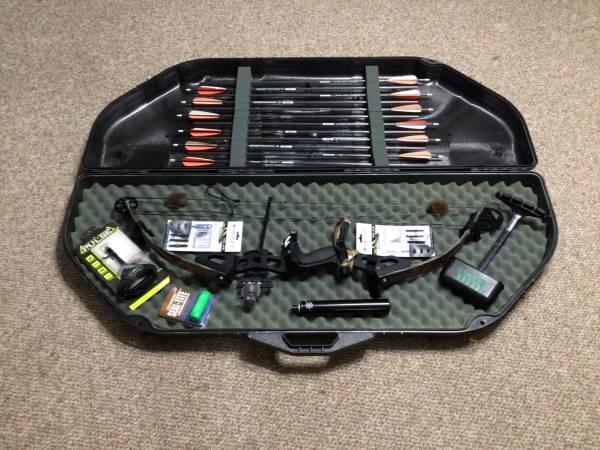 COMPOUND BOW BY MOUNTAIN ARCHERY WITH EXTRAS 1