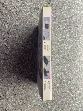 NEW IN BOX BONE Run Tie Running Buddy XL (for Cell Phones) - $15 (North Andover, MA)63443147879683121