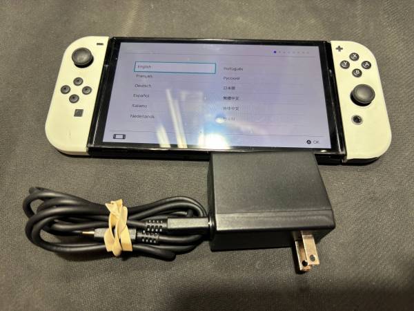 NINTENDO SWITCH OLED CONSOLE WITH JOY-CONS & CHARGER 1